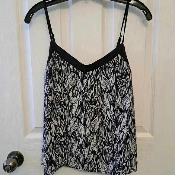 ❤️ Black and White Dynamite Sleeveless Top - Picture 11 of 13